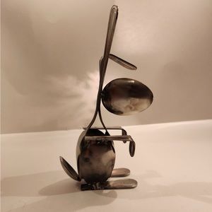 Metal art bunny rabbit 4x8x3 weighs 1lb